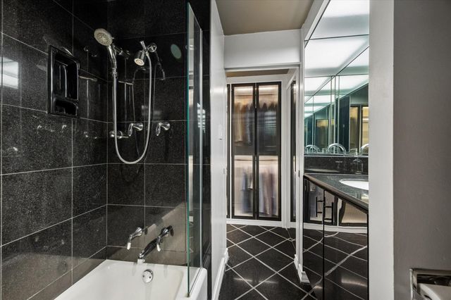 5000 Montrose Boulevard 6A, Houston, TX 77006