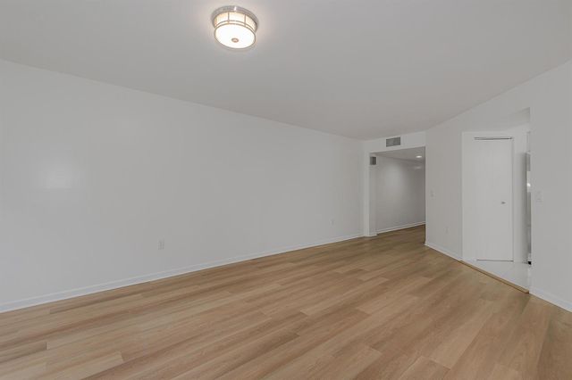 13800 SW 14th Street 211, Pembroke Pines, FL 33027