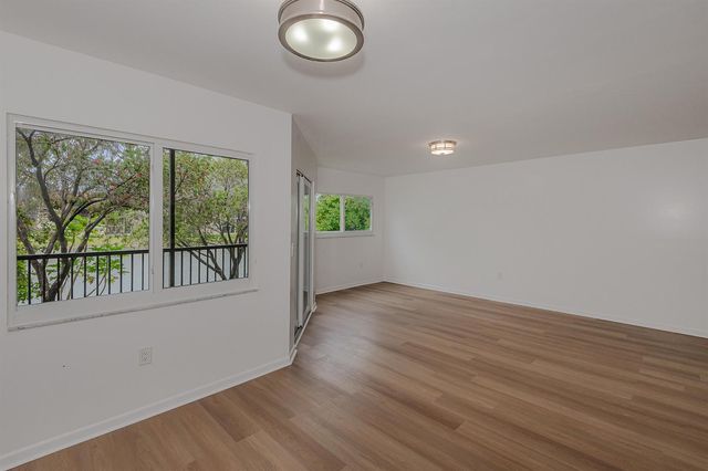 13800 SW 14th Street 211, Pembroke Pines, FL 33027