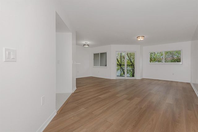 13800 SW 14th Street 211, Pembroke Pines, FL 33027
