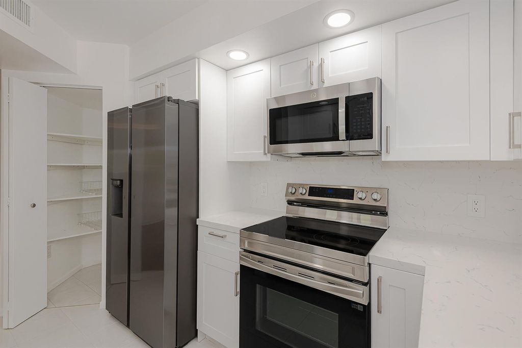 13800 SW 14th Street 211, Pembroke Pines, FL 33027