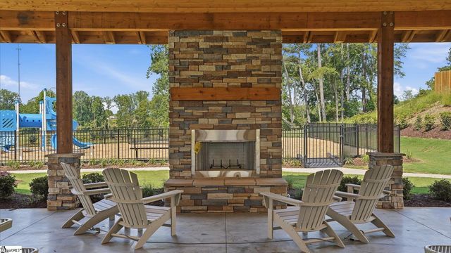 513 Carnbee Road, Woodruff, SC 29388