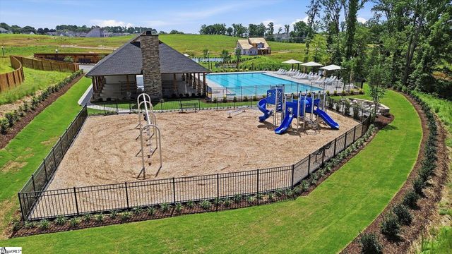 513 Carnbee Road, Woodruff, SC 29388