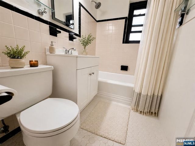 241 E Main Street 3A, Bergenfield, NJ 07621