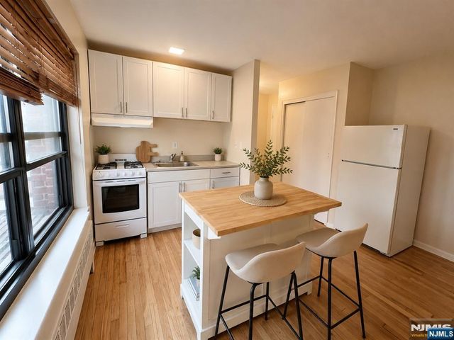 241 E Main Street 3A, Bergenfield, NJ 07621