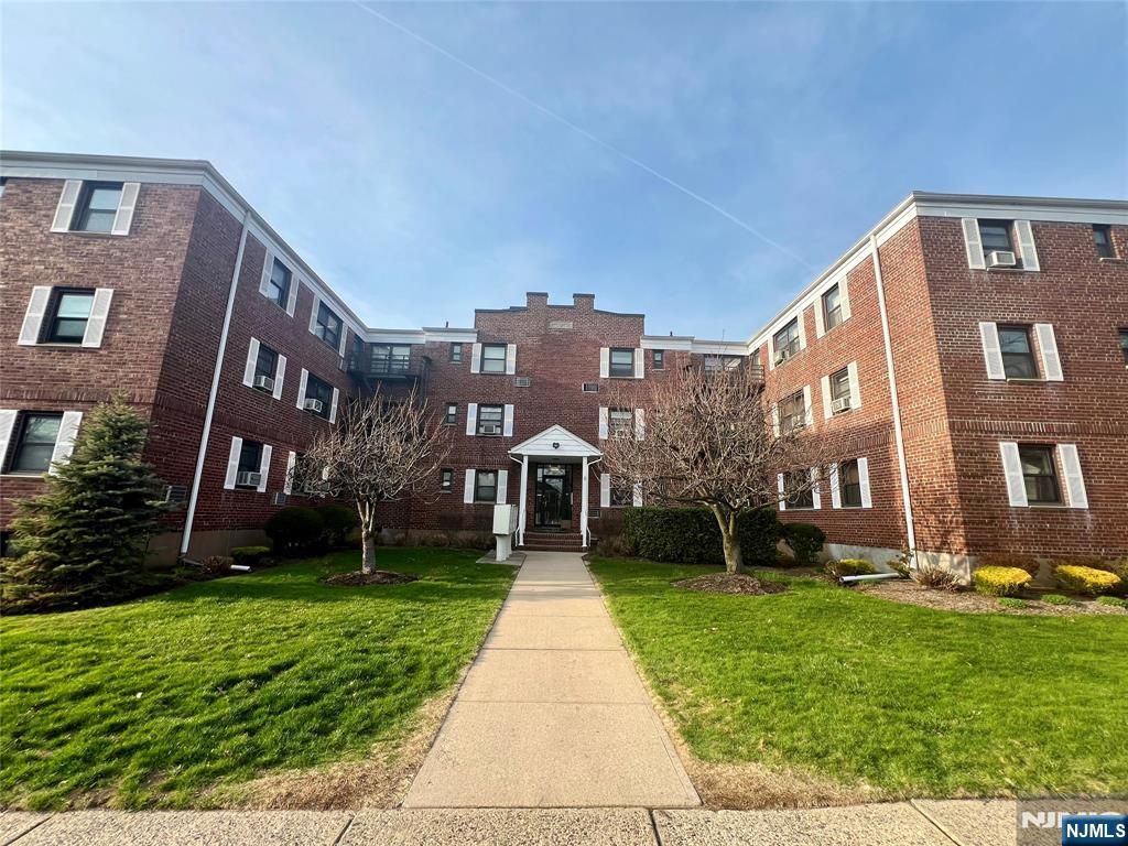 241 E Main Street 3A, Bergenfield, NJ 07621