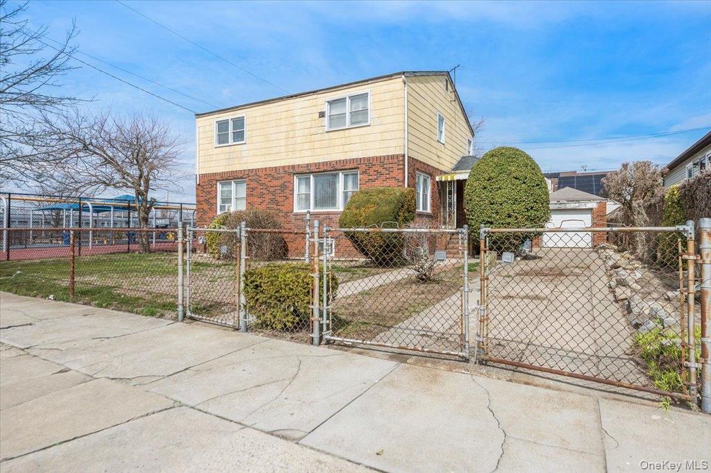 15 E Hudson Street, Long Beach, NY 11561