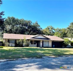 725 Westwood Drive, Port Lavaca, TX 77979