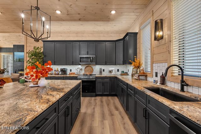 1590 Bear Valley Rd, Sevierville, TN 37876