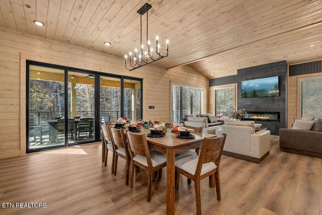 1590 Bear Valley Rd, Sevierville, TN 37876