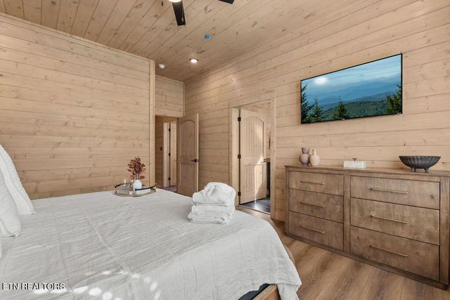 1590 Bear Valley Rd, Sevierville, TN 37876