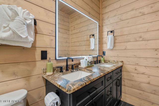 1590 Bear Valley Rd, Sevierville, TN 37876