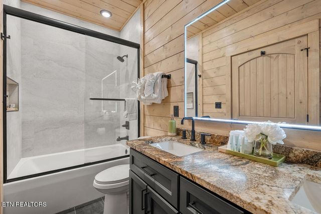 1590 Bear Valley Rd, Sevierville, TN 37876