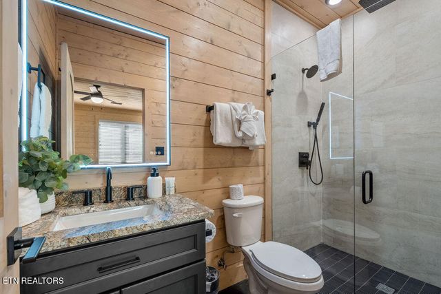 1590 Bear Valley Rd, Sevierville, TN 37876