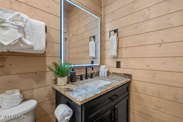 1590 Bear Valley Rd, Sevierville, TN 37876