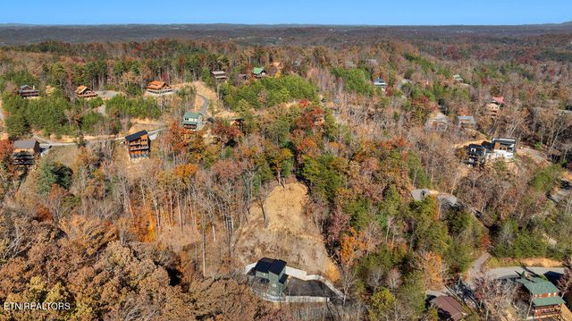 1590 Bear Valley Rd, Sevierville, TN 37876