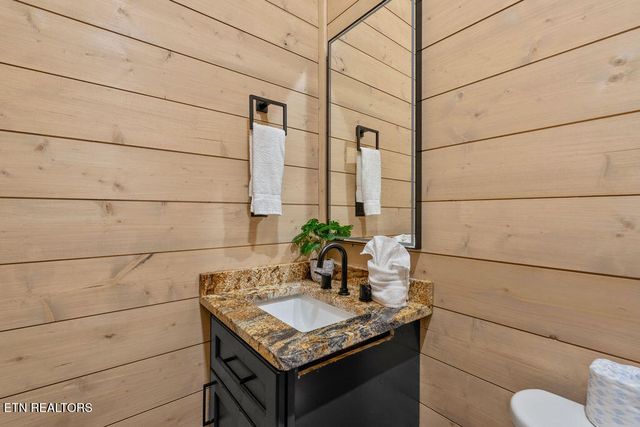 1590 Bear Valley Rd, Sevierville, TN 37876