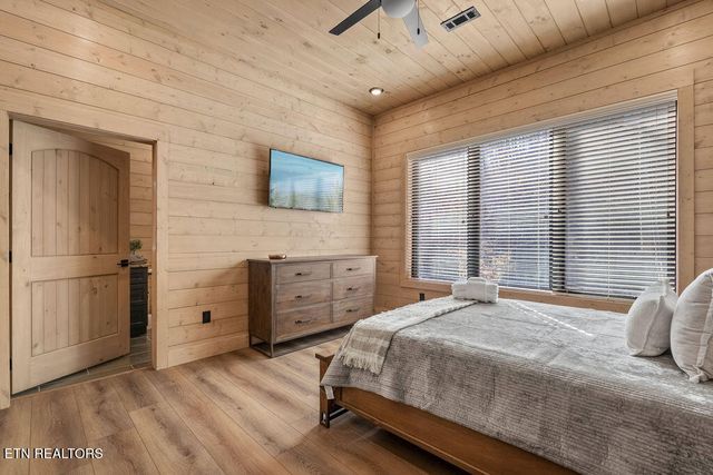 1590 Bear Valley Rd, Sevierville, TN 37876