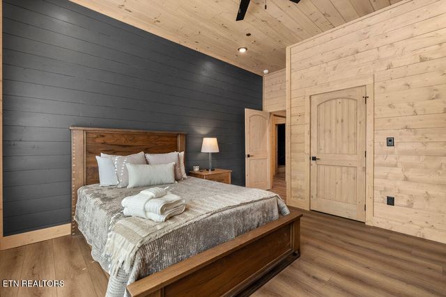 1590 Bear Valley Rd, Sevierville, TN 37876