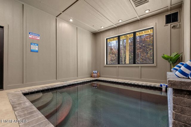 1590 Bear Valley Rd, Sevierville, TN 37876