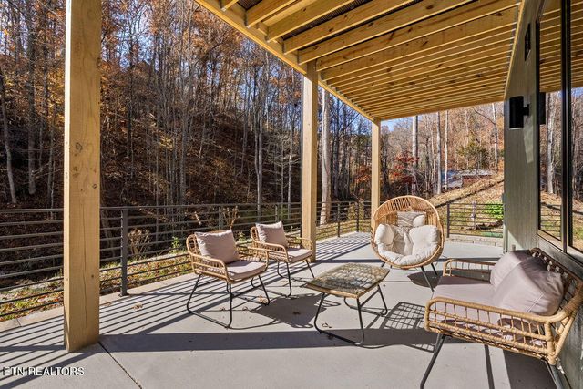 1590 Bear Valley Rd, Sevierville, TN 37876