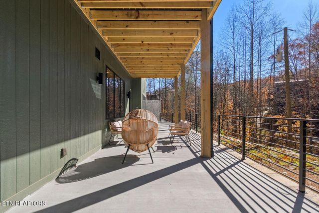 1590 Bear Valley Rd, Sevierville, TN 37876