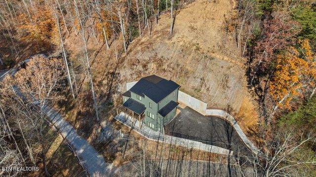 1590 Bear Valley Rd, Sevierville, TN 37876