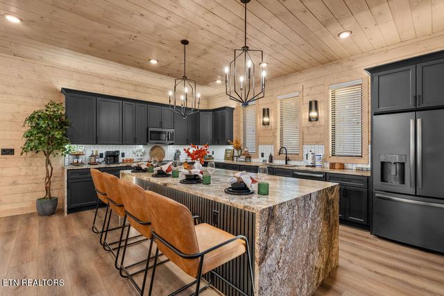 1590 Bear Valley Rd, Sevierville, TN 37876