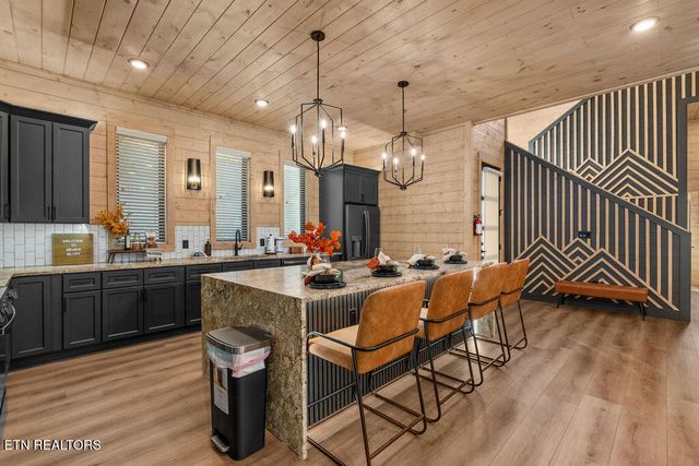 1590 Bear Valley Rd, Sevierville, TN 37876