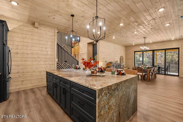 1590 Bear Valley Rd, Sevierville, TN 37876