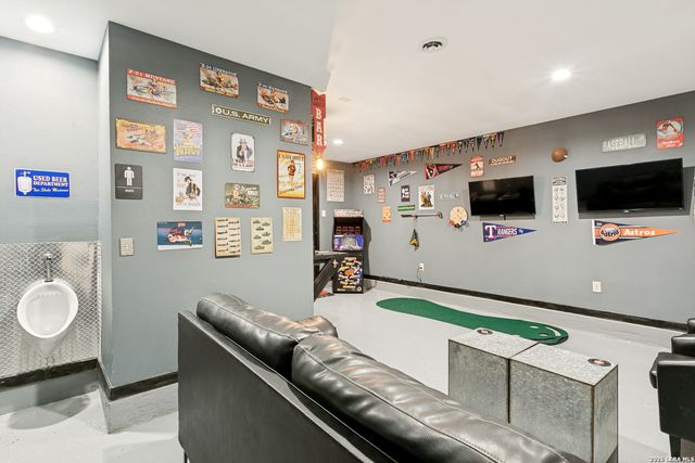 8842 Charter Pt., San Antonio, TX 78250