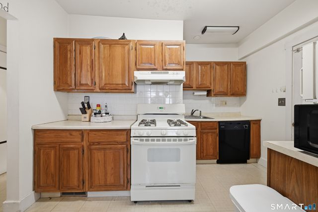 17 Lake Avenue, Danbury, CT 06810