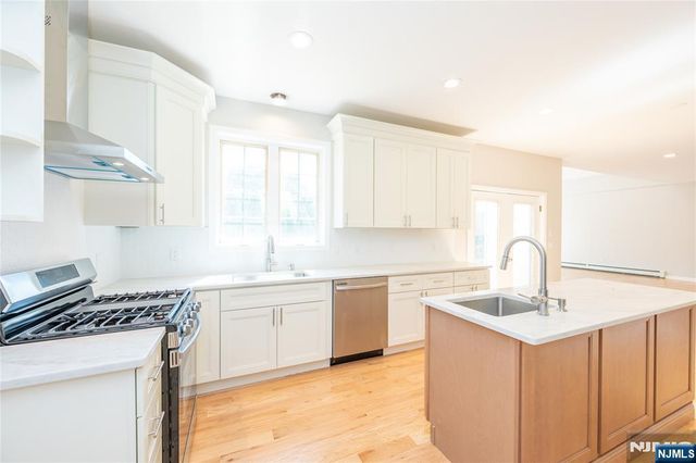 25 Park Place, Little Falls, NJ 07424