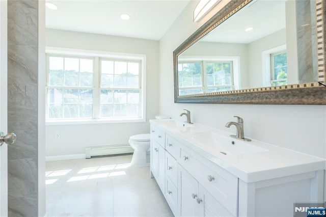 25 Park Place, Little Falls, NJ 07424