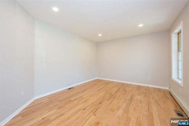 25 Park Place, Little Falls, NJ 07424
