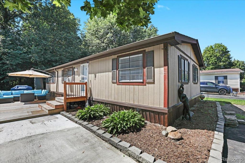 351 North Squirrel Rd #205, Auburn Hills, MI 48326