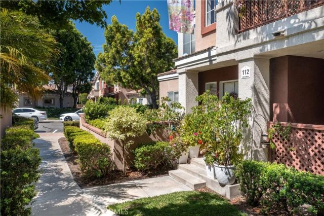 112 Santa Barbara Court, Lake Forest, CA 92610