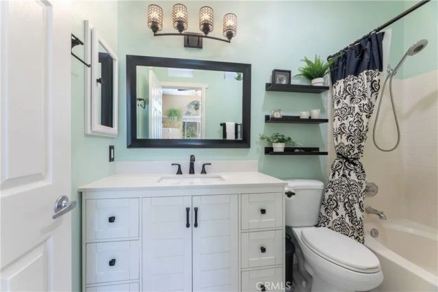 112 Santa Barbara Court, Lake Forest, CA 92610