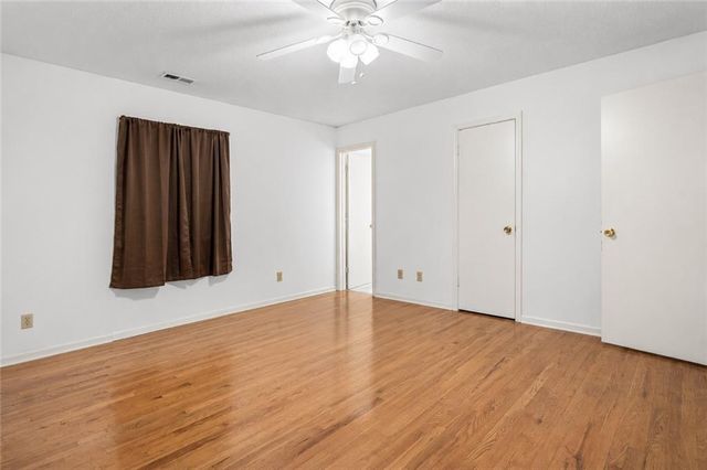 863 Kendall Road, Peculiar, MO 64078