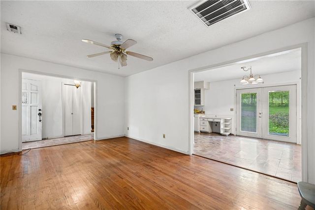 863 Kendall Road, Peculiar, MO 64078