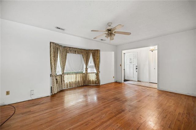 863 Kendall Road, Peculiar, MO 64078