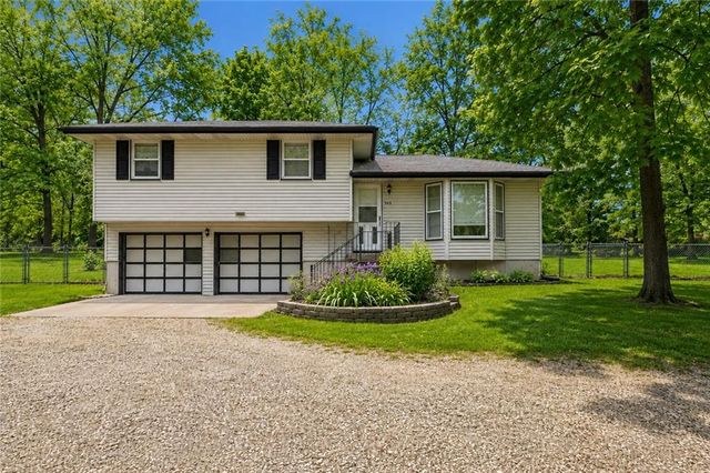863 Kendall Road, Peculiar, MO 64078