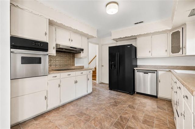 863 Kendall Road, Peculiar, MO 64078