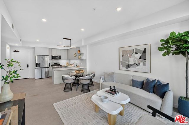 904 S New Hampshire Avenue 407, Los Angeles, CA 90006