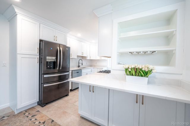 28419 Park Court, Madison Heights, MI 48071