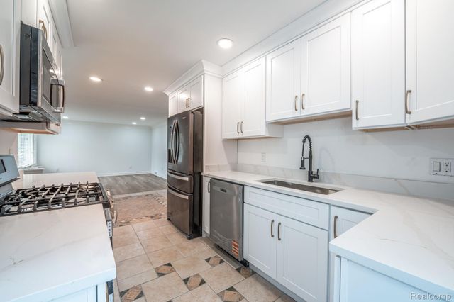 28419 Park Court, Madison Heights, MI 48071