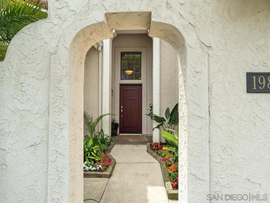 Image 3 of property listing at 1981 AVENIDA jOAQUIN, Encinitas, CA 92024