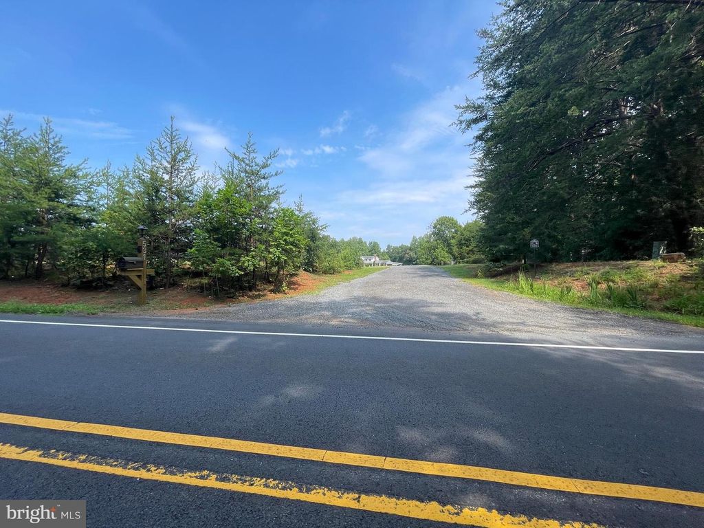 Image 97 of property listing at 531 KELLOGG MILL RD, Fredericksburg, VA 22406