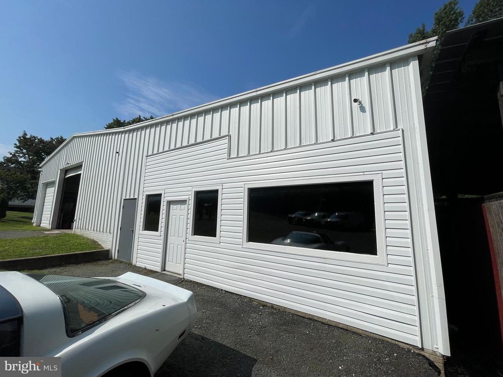 Image 11 of property listing at 531 KELLOGG MILL RD, Fredericksburg, VA 22406