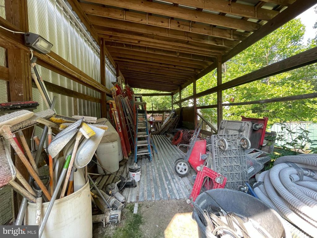 Image 12 of property listing at 531 KELLOGG MILL RD, Fredericksburg, VA 22406